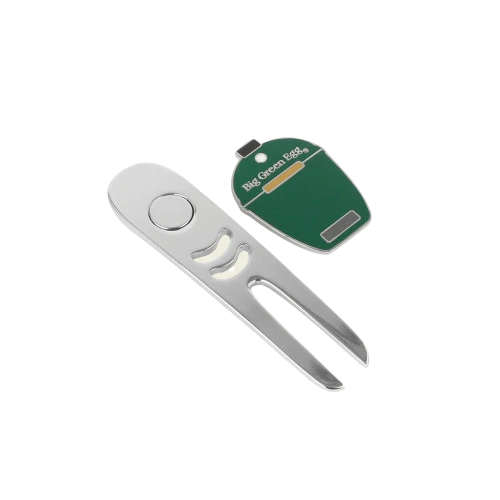 Big Green Egg Golf Giftbox (pitchfork, Bal Marker, Stempel En 3 Golfballen) 6 Big Green Egg Golf Giftbox (pitchfork, Bal Marker, Stempel En 3 Golfballen) - Image 4